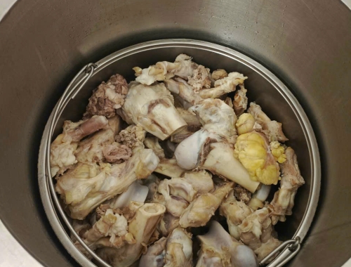 Vận Hành Bếp Ăn Công Nghiệp: Bài Toán Tự Động Hóa Khâu Ninh Xương Bằng Nồi Điện 200L Bảo Phát