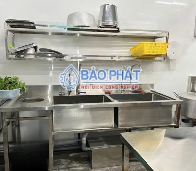 Nhà Hẹp Ngõ Nhỏ Vẫn Mở Quán Tốt: Cách Đi Bếp 1 Chiều Cho Căn Bếp Bé Xíu