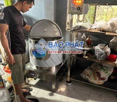 Bí Quyết Chọn Thiết Bị Bếp Nhà Hàng: Tại Sao Quán Mới Mở Luôn Chọn Nồi Điện 50 Lít?