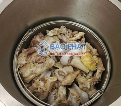 Vận Hành Bếp Ăn Công Nghiệp: Bài Toán Tự Động Hóa Khâu Ninh Xương Bằng Nồi Điện 200L Bảo Phát