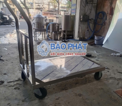 Xe đẩy hàng inox – Giải pháp vận chuyển tối ưu cho bếp công nghiệp và nhà hàng